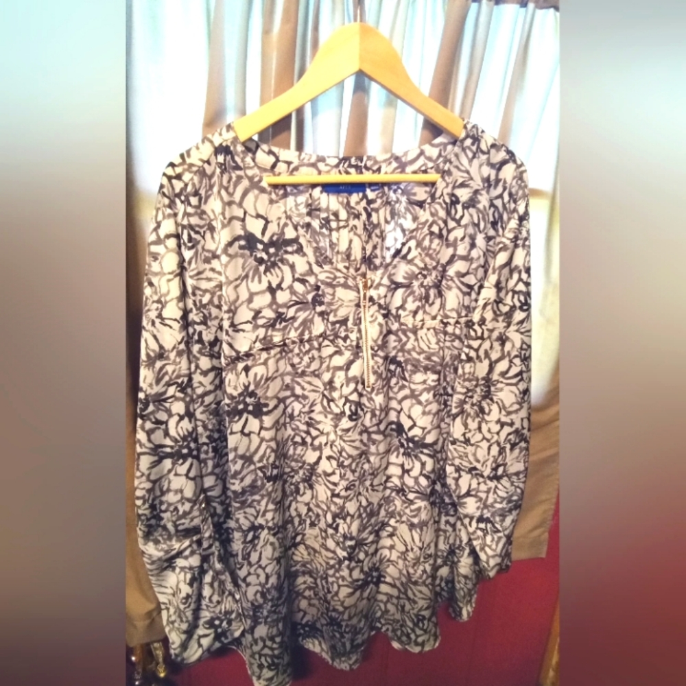 APT 9 long flowy black and white tunic